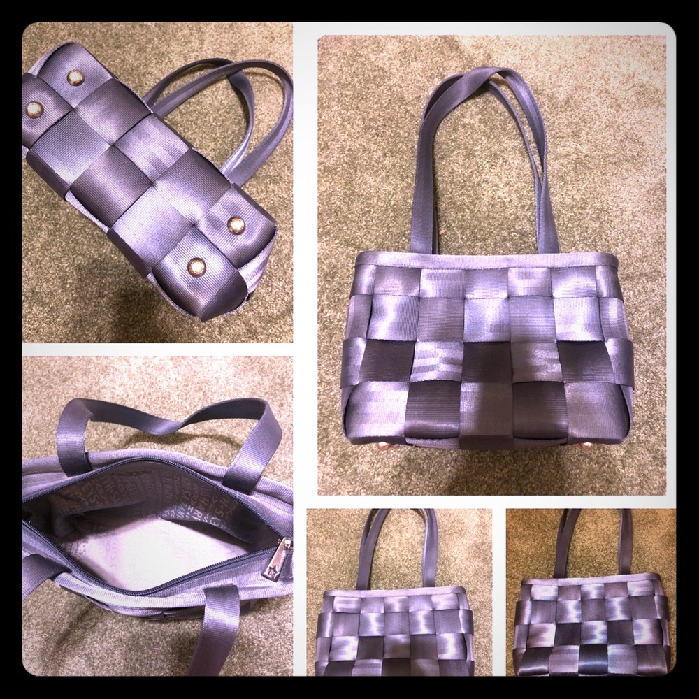 Harveys seatbelt steel blue zippered medium tote